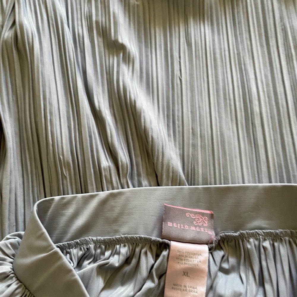 Metro Wear Silver-Gray Pleated Maxi Skirt - Picture 13 of 16